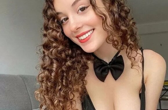 Ashley Madison Site Review: Cost, Credits & Profiles